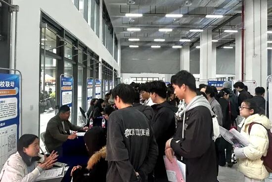 湖北多所高校举办春季大型供需见面会，助力毕业生高质量就业